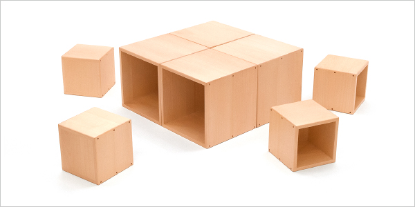 プレイボックスはテーブルやイスや棚に、さらに大型の積み木としても使える童具です